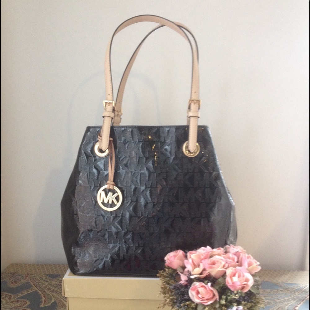 MiCHAEL KORS SHINY BLACK TOTE